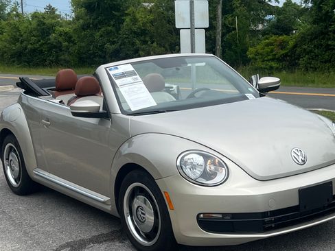 Used 2015 Volkswagen Beetle 1.8T FWD image 2