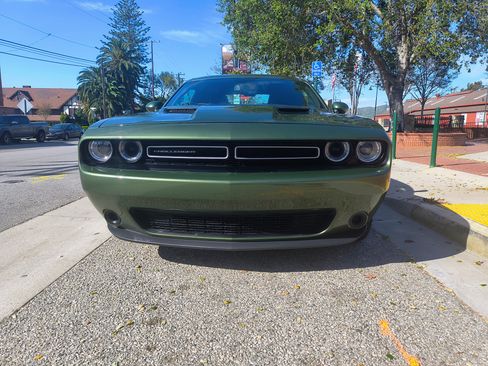 Used 2018 Dodge Challenger SXT image 2