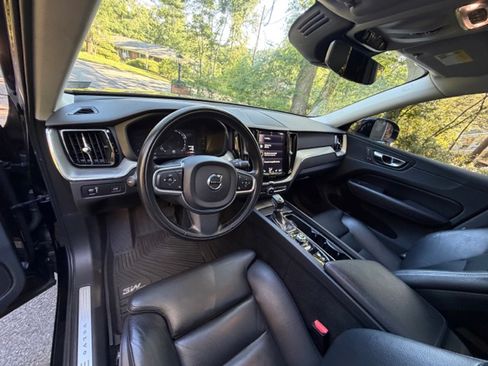 Used 2019 Volvo XC60 T5 Momentum w/ Premium Package AWD/4WD image 10