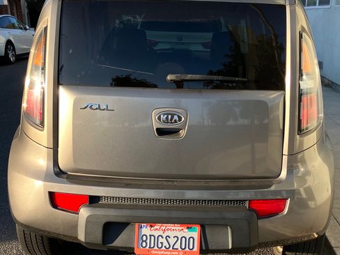 Used 2010 Kia Soul ! FWD image 4