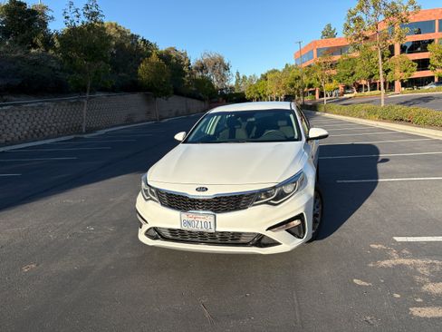 Used 2020 Kia Optima LX image 9