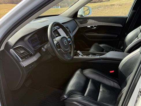 Used 2023 Volvo XC90 T8 Ultimate image 2