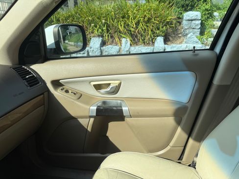 Used 2011 Volvo XC90 3.2 image 13