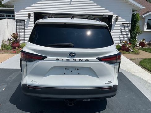 Used 2022 Toyota Sienna XLE w/ XLE Plus Package FWD image 13