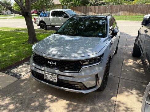 Used 2023 Kia Sorento SX image 2