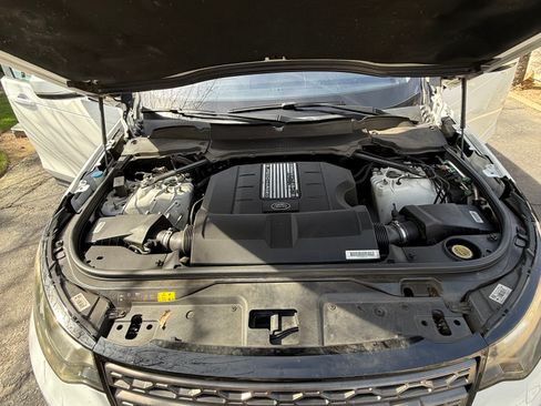 Used 2018 Land Rover Discovery SE image 16