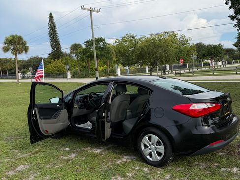 Used 2016 Kia Forte LX FWD image 12
