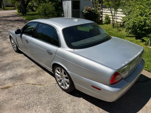 Used 2008 Jaguar XJ8 RWD image 8