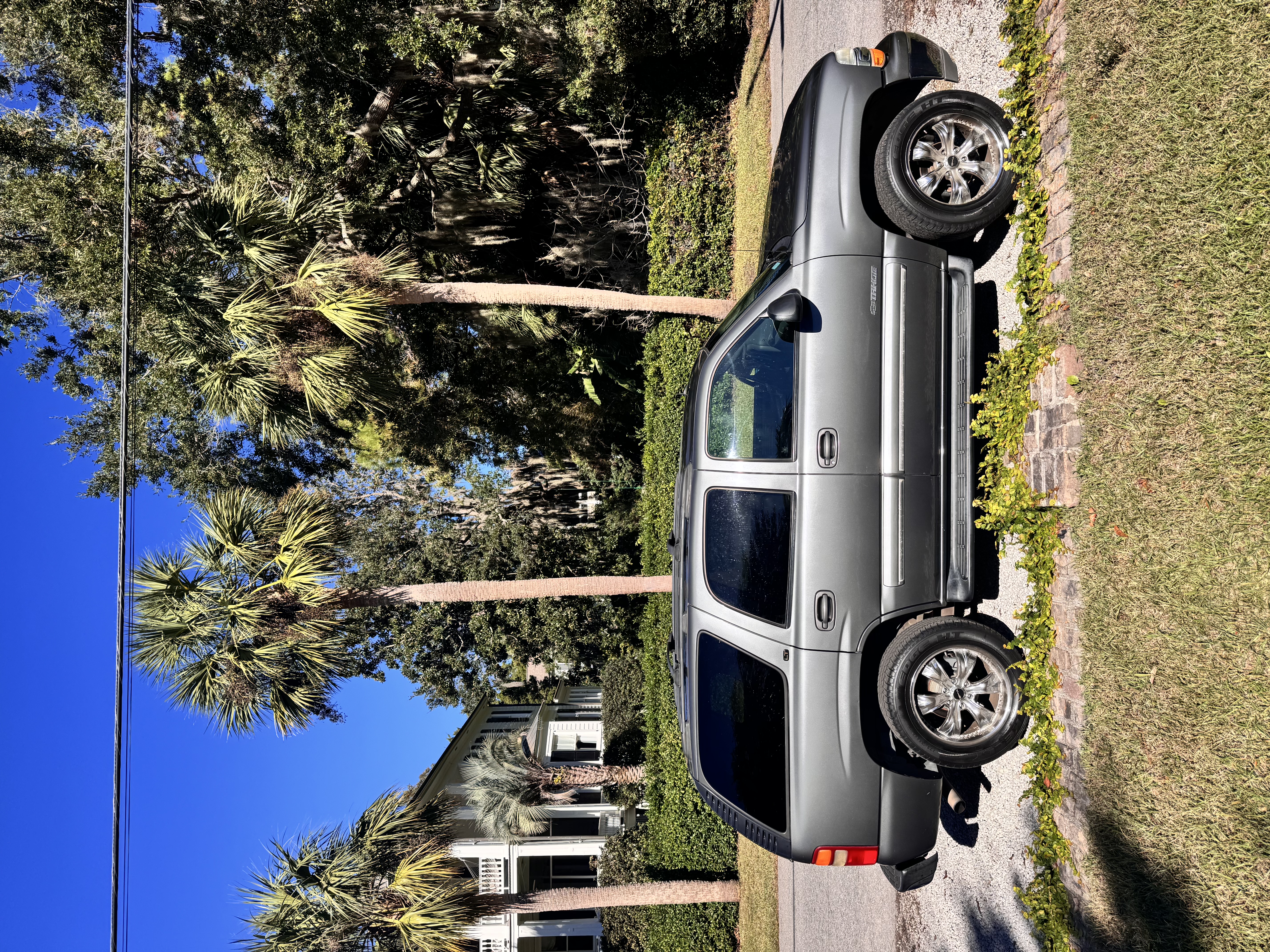 Used 2002 Chevrolet Tahoe LT RWD image 2