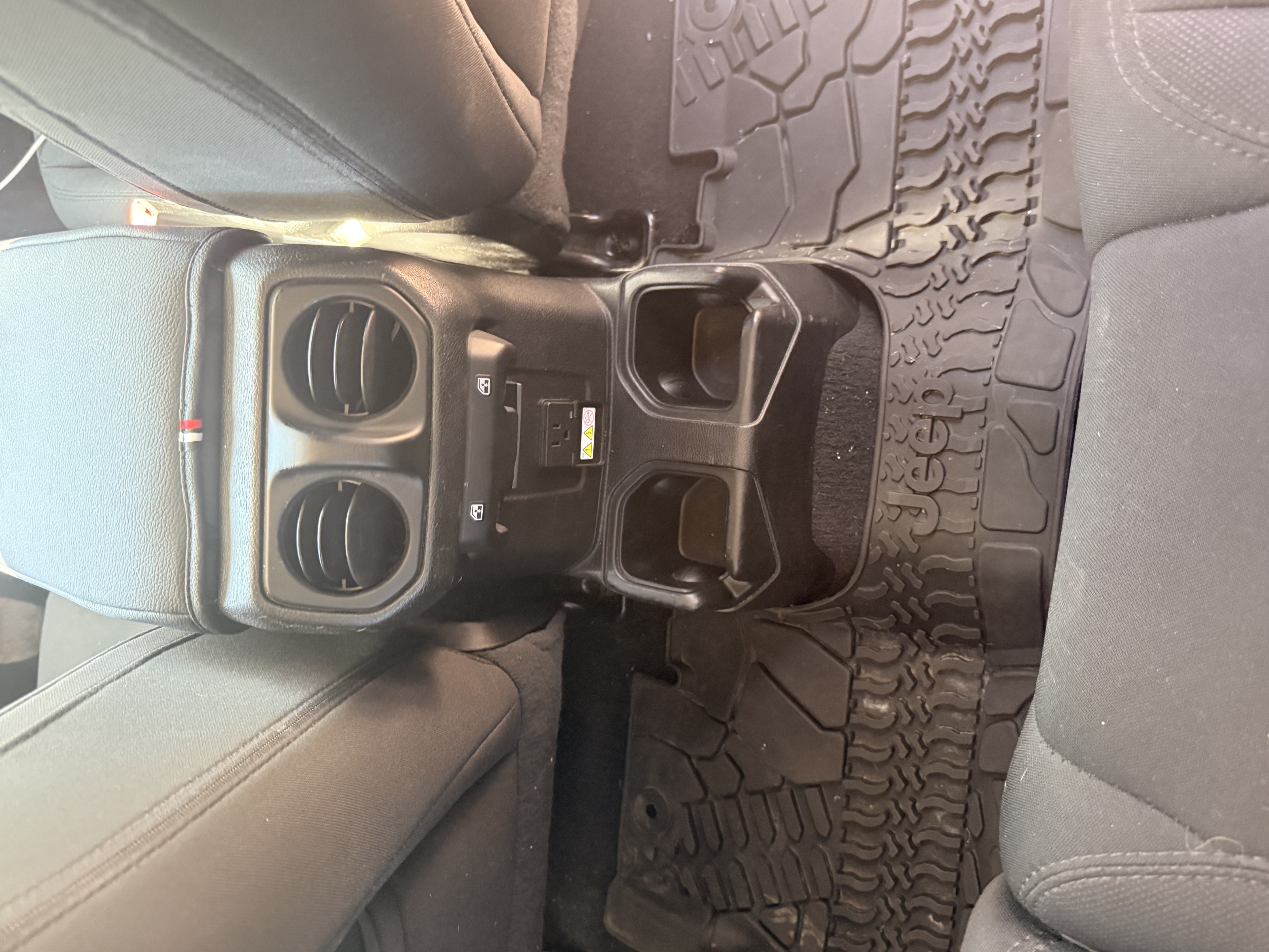 Used 2019 Jeep Wrangler Unlimited Sahara w/ Safety Group AWD/4WD image 16