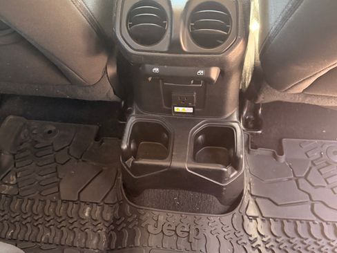 Used 2019 Jeep Wrangler Unlimited Sahara w/ Safety Group AWD/4WD image 16