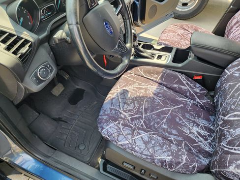 Used 2018 Ford Escape SE w/ SE Sport Appearance Package image 4