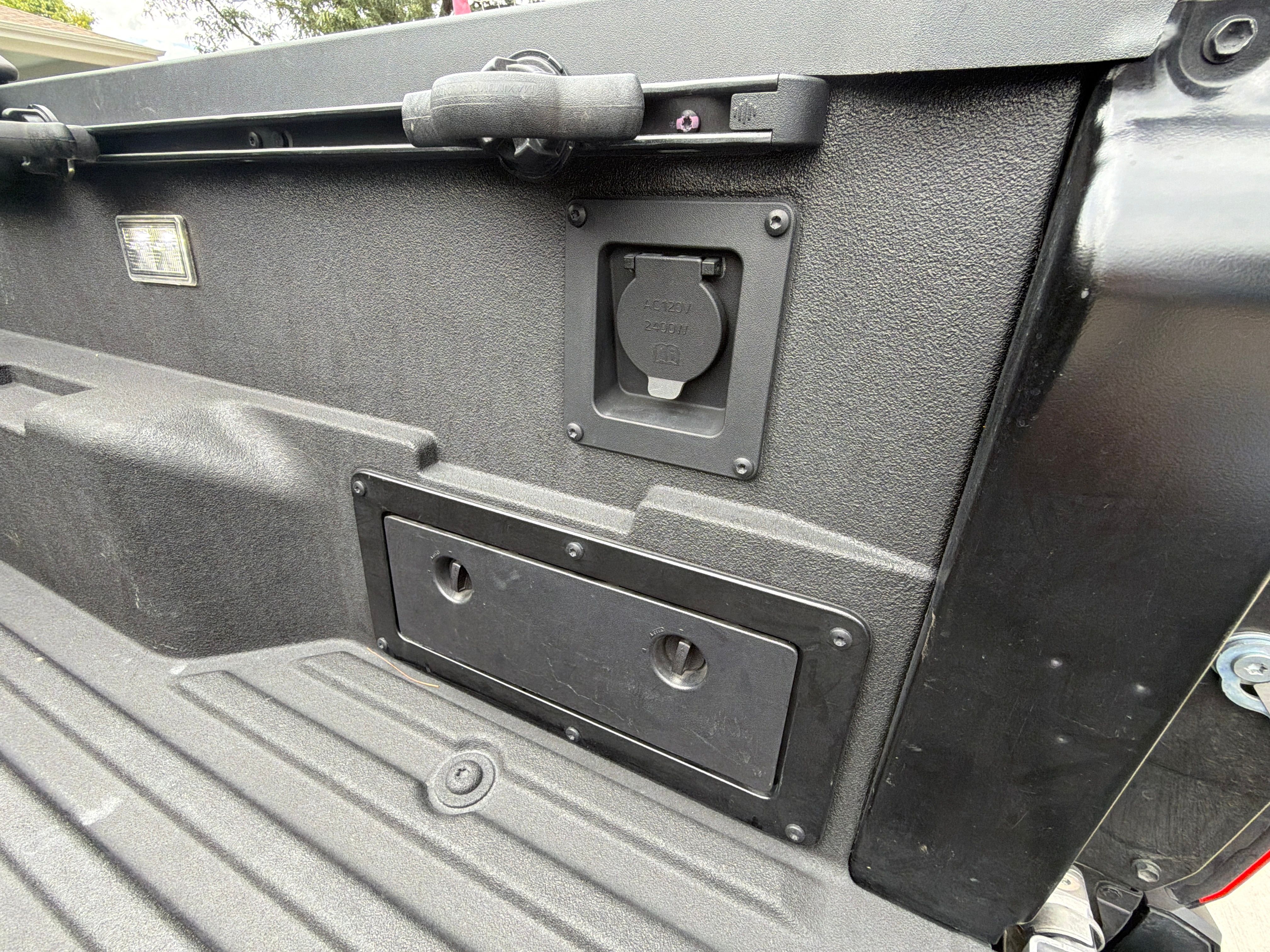 Used 2025 Toyota Tacoma 4x4 Double Cab Hybrid image 19
