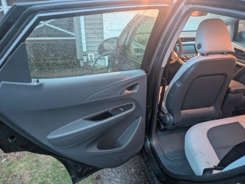 Used 2021 Chevrolet Bolt LT image 14