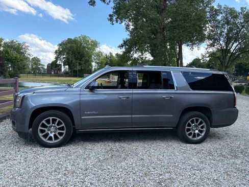 Used 2019 GMC Yukon XL Denali AWD/4WD image 9