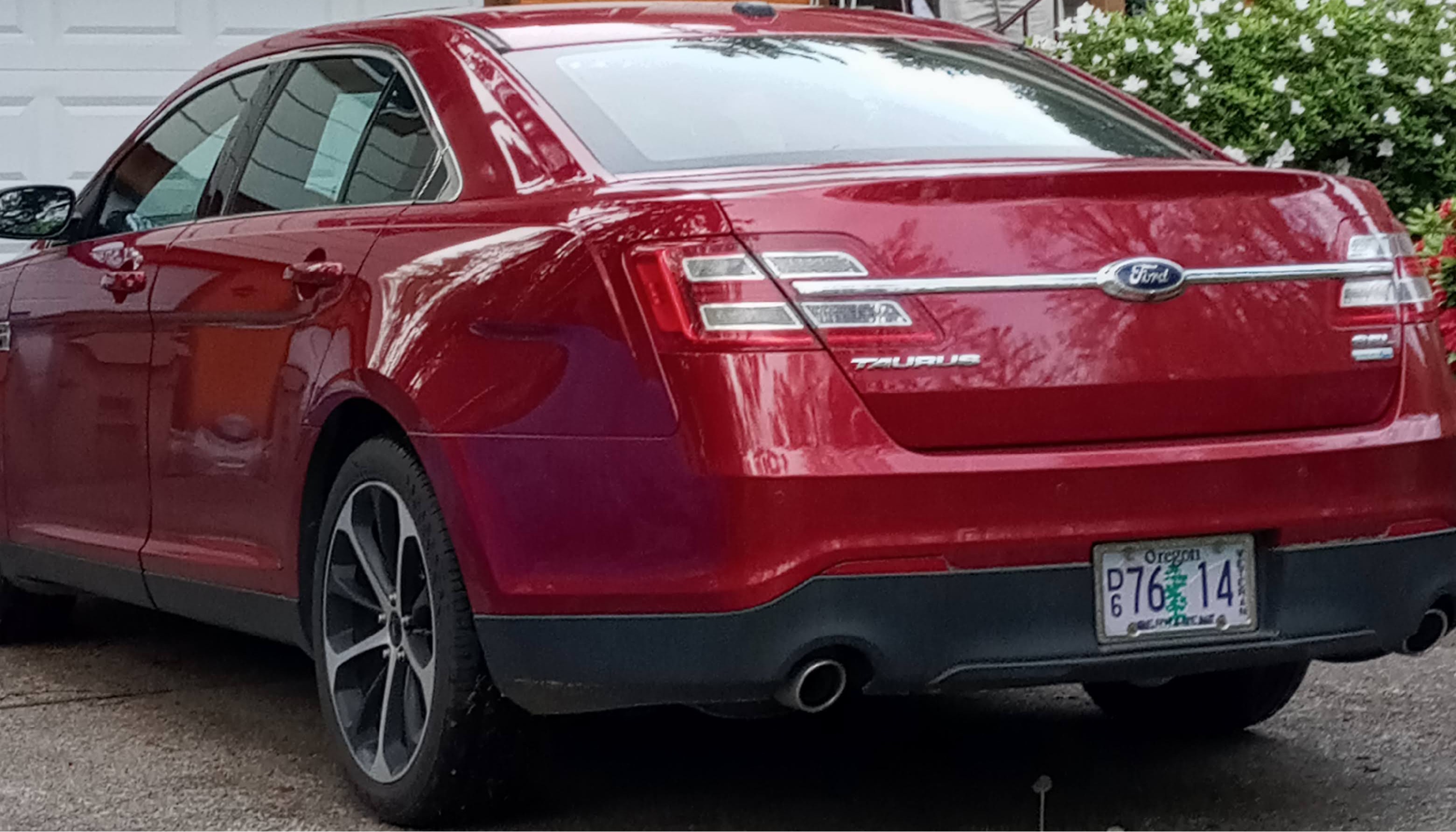 Used 2014 Ford Taurus SEL w/ Equipment Group 201A AWD/4WD image 2
