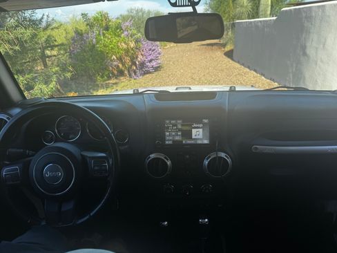 Used 2015 Jeep Wrangler Unlimited Sahara AWD/4WD image 14