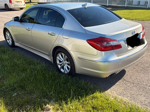Used 2013 Hyundai Genesis 3.8 RWD image 15
