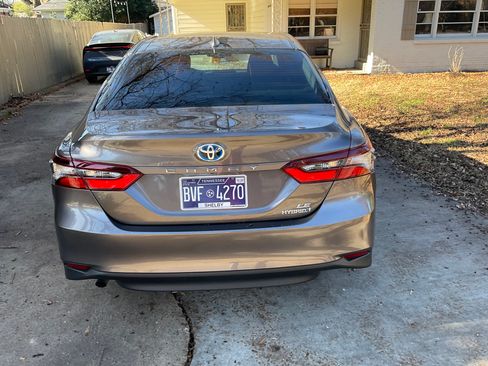 Used 2022 Toyota Camry LE image 5