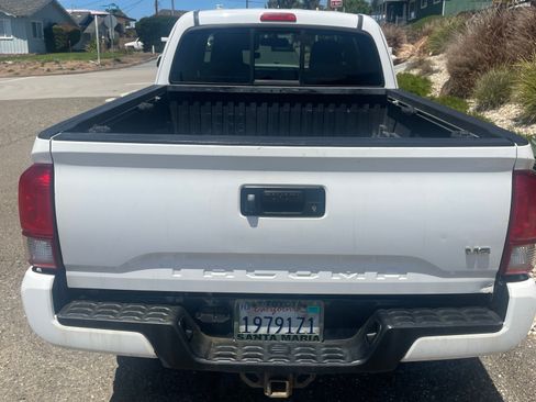 Used 2016 Toyota Tacoma TRD Sport w/ Towing Package RWD image 4