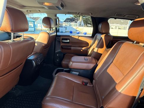 Used 2012 Toyota Sequoia Platinum image 12