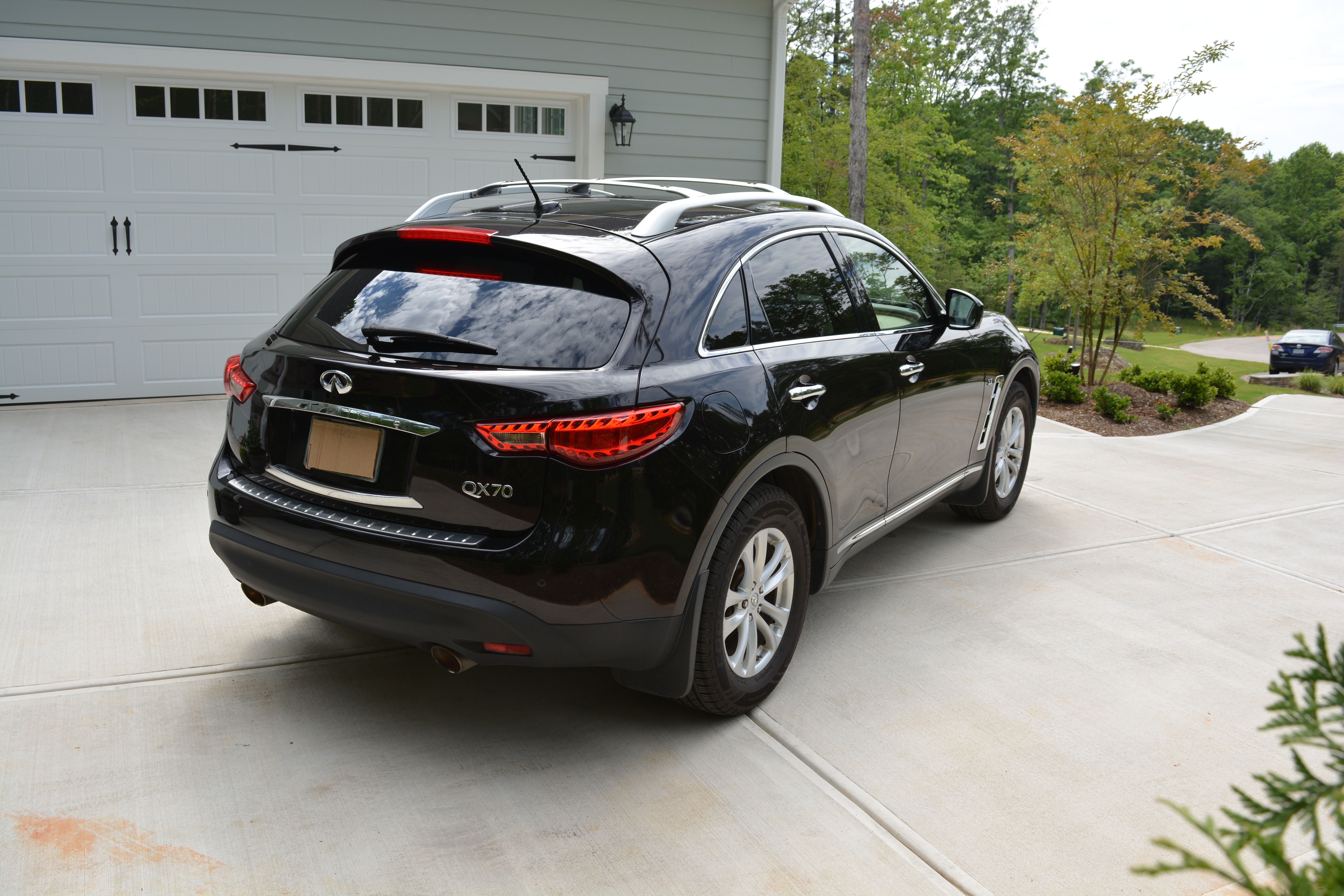 Used 2014 INFINITI QX70 AWD w/ Premium Package image 2
