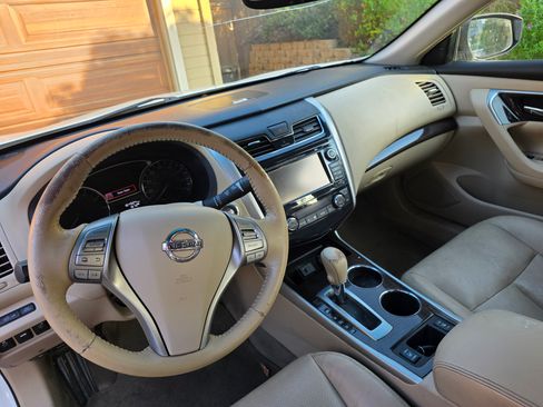 Used 2013 Nissan Altima 2.5 SL w/ Technology Pkg image 10