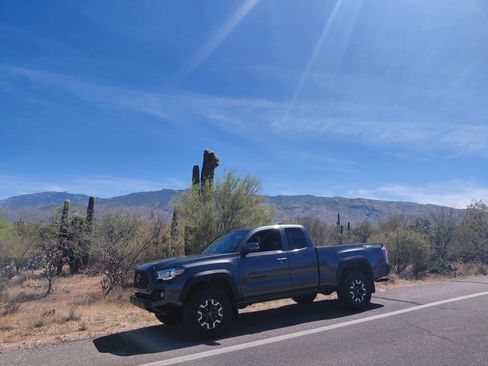 Used 2021 Toyota Tacoma TRD Off-Road w/ Technology Package image 1