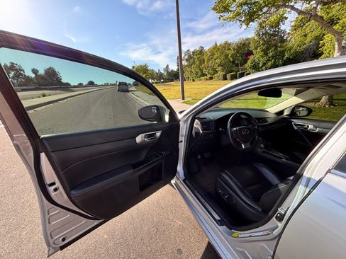 Used 2014 Lexus CT 200h FWD image 9