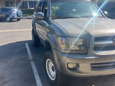 Used 2005 Toyota Sequoia Limited image 2