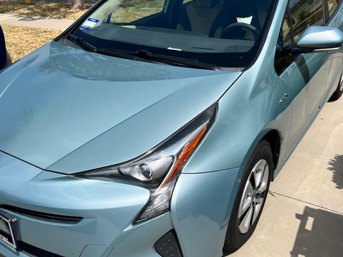 Used 2016 Toyota Prius Three w/ Advanced Technology Package FWD image 15