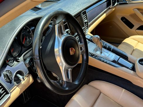 Used 2016 Porsche Panamera image 6
