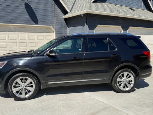 Used 2019 Ford Explorer Limited w/ Class III Trailer Tow Package AWD/4WD image 2