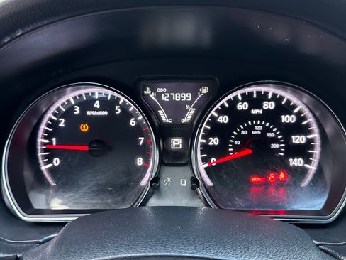 Used 2019 Nissan Versa SV FWD image 11