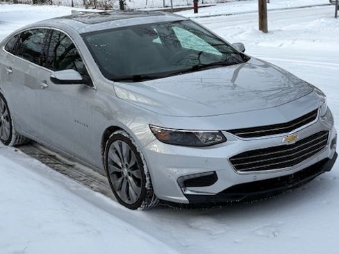 Used 2016 Chevrolet Malibu Premier w/ Driver Confidence Package image 4