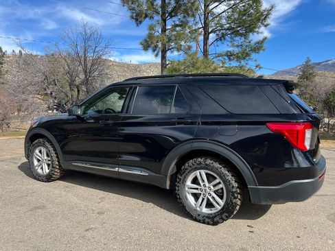 Used 2022 Ford Explorer XLT w/ Equipment Group 202A image 4