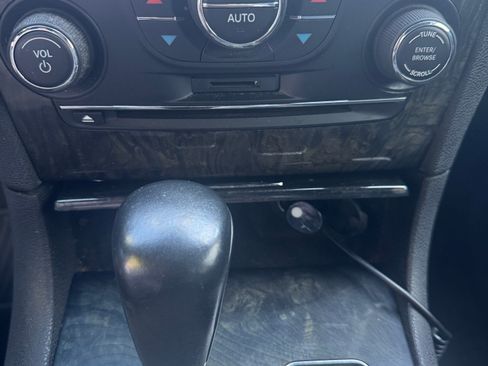 Used 2011 Chrysler 300 C RWD image 11