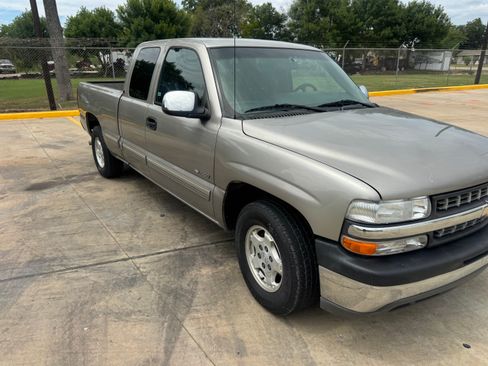 Used 2001 Chevrolet Silverado 1500 LS w/ Firm Ride Suspension Pkg RWD image 11