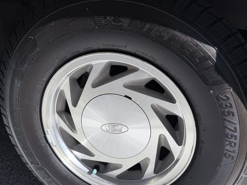 Used 1996 Ford E-150 and Econoline 150 RWD image 11