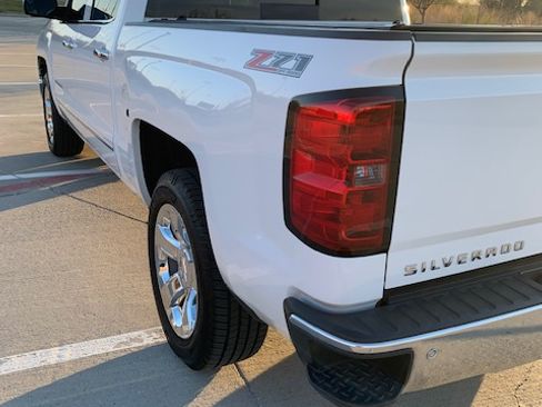 Used 2015 Chevrolet Silverado 1500 LTZ Z71 w/ LTZ Plus Package AWD/4WD image 4
