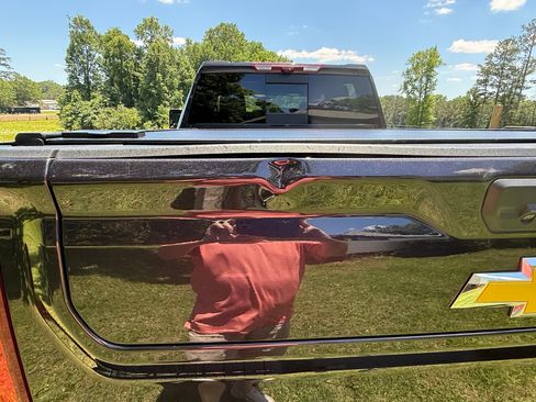 Used 2024 Chevrolet Silverado 2500 LTZ w/ LTZ Plus Package AWD/4WD image 10