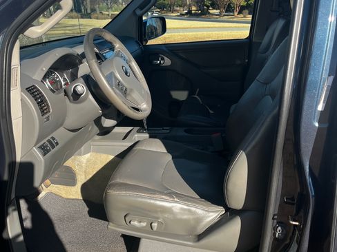 Used 2015 Nissan Frontier SL image 9