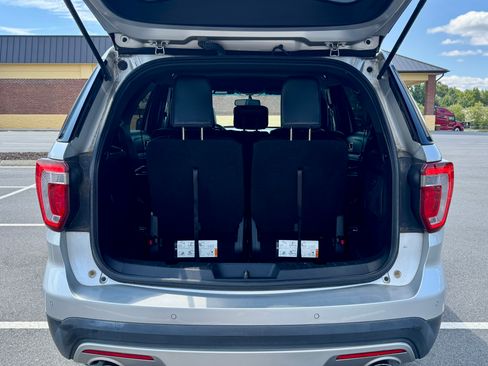 Used 2016 Ford Explorer XLT w/ Equipment Group 202A image 11
