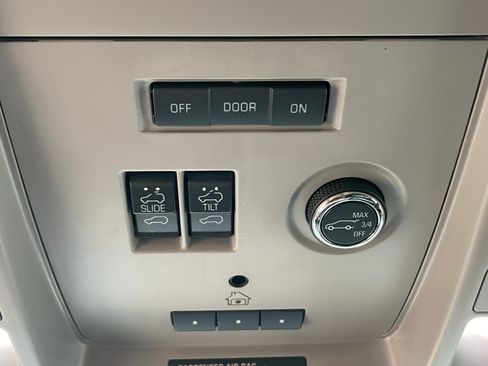 Used 2017 Chevrolet Suburban LT image 23