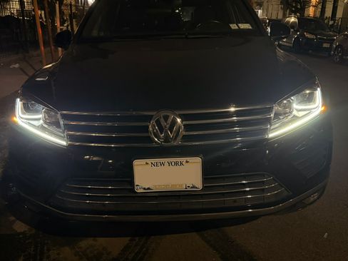 Used 2017 Volkswagen Touareg Wolfsburg Edition AWD/4WD image 24