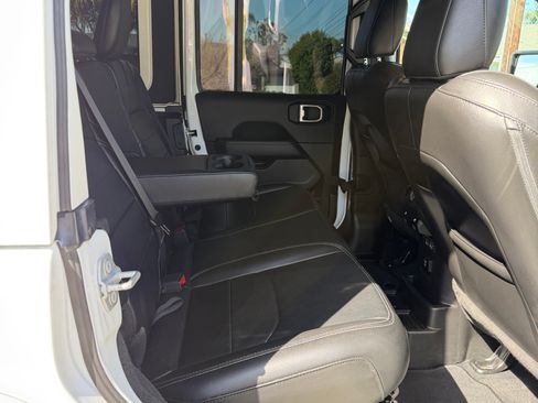 Used 2023 Jeep Wrangler Unlimited Sahara w/ Cold Weather Group AWD/4WD image 29