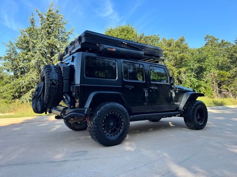 Used 2015 Jeep Wrangler Unlimited Rubicon w/ Connectivity Group image 4