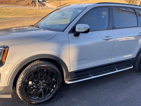 Used 2022 Kia Telluride SX w/ SX Prestige Package image 2