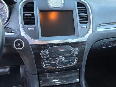 Used 2015 Chrysler 300 Limited image 27