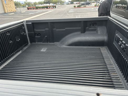 Used 2016 Nissan Frontier SV image 10